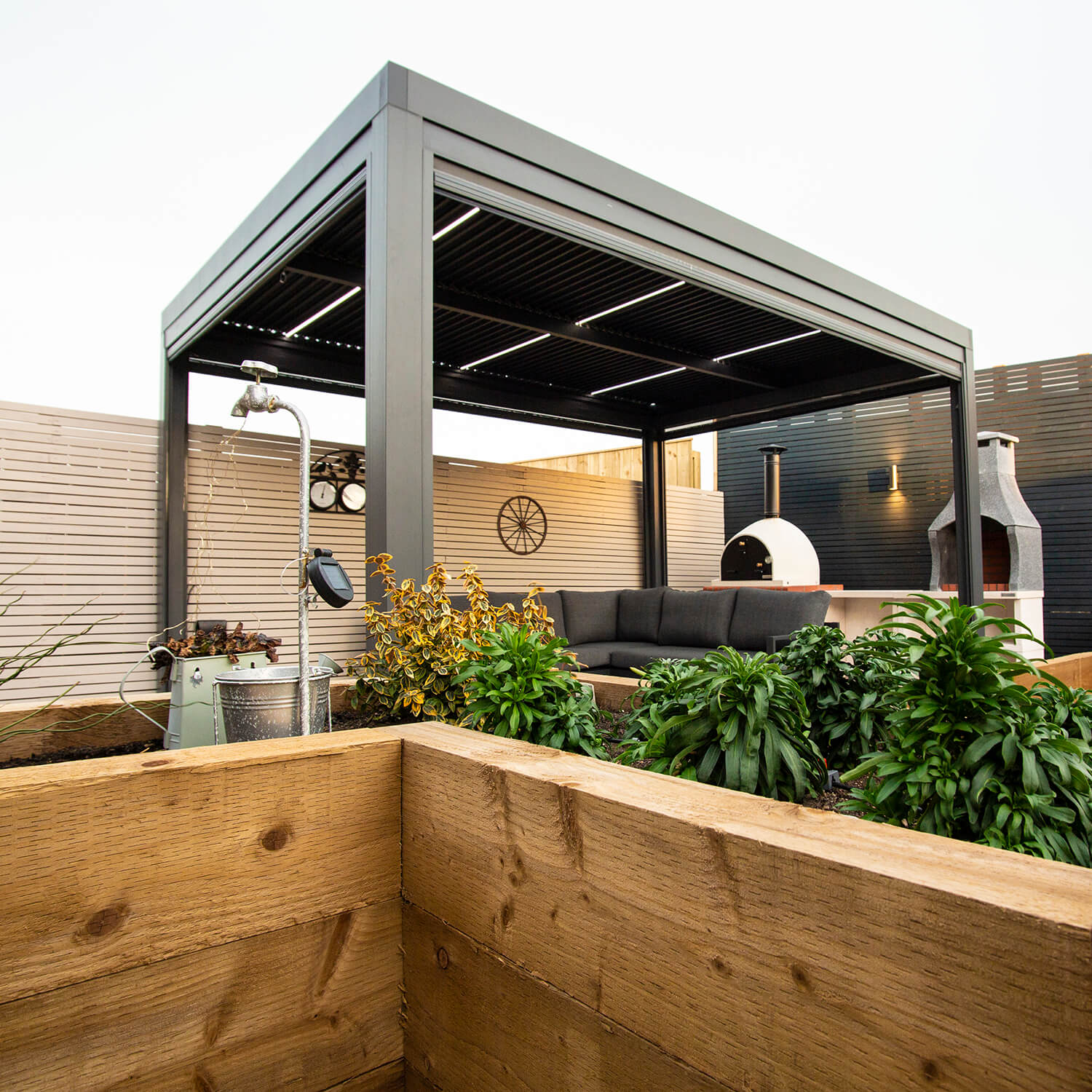 aluminium pergola with louvred roof