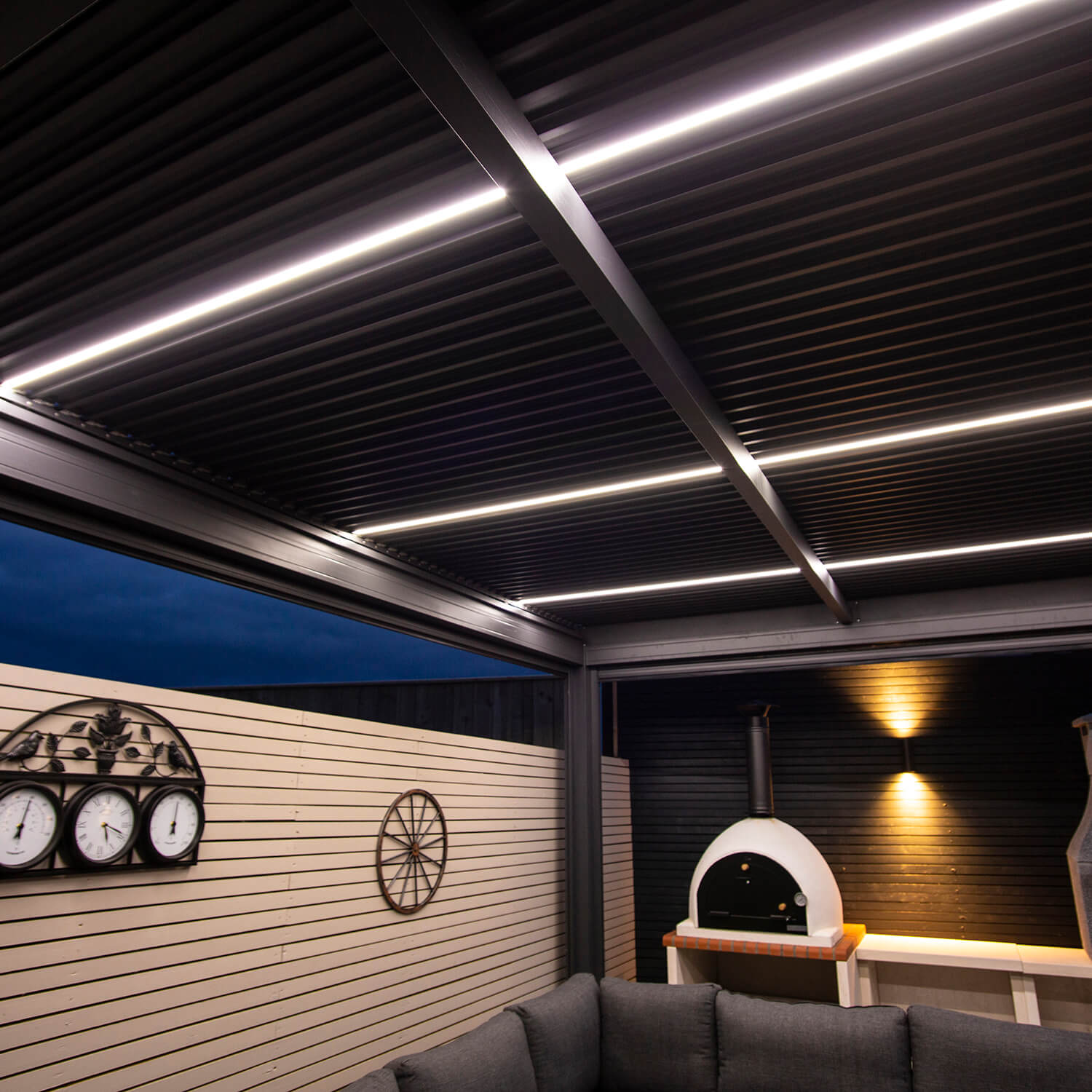 Aluminium pergola with louvred roof