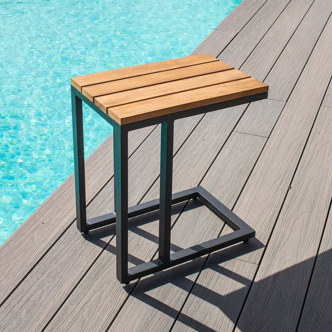 Aluminium u-shaped side table with teak table top #colour_charcoal