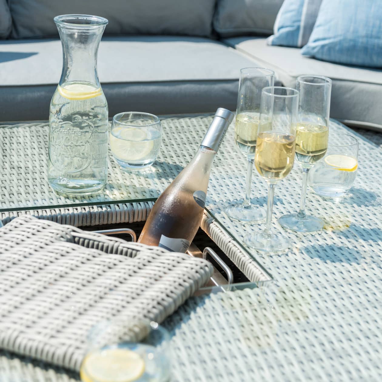 Close up of the ice bucket dining table