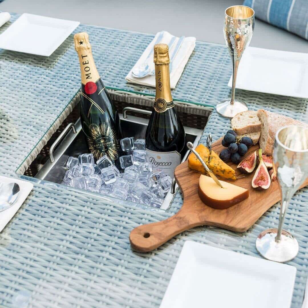 Close up of the ice bucket dining table