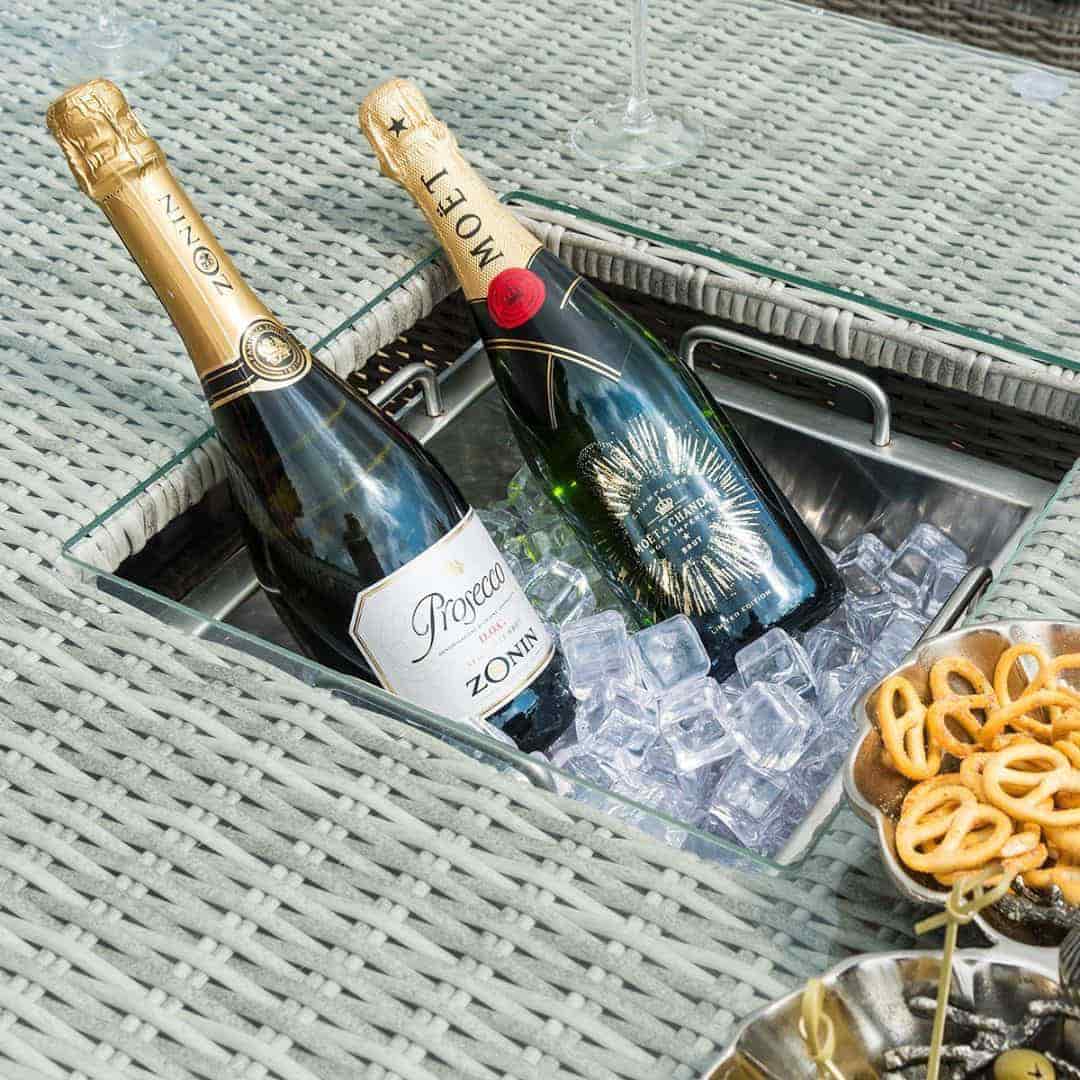 Close up of the ice bucket dining table