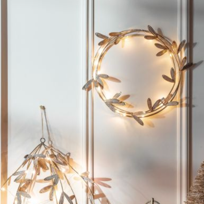 Mistletoe Wreath with LED