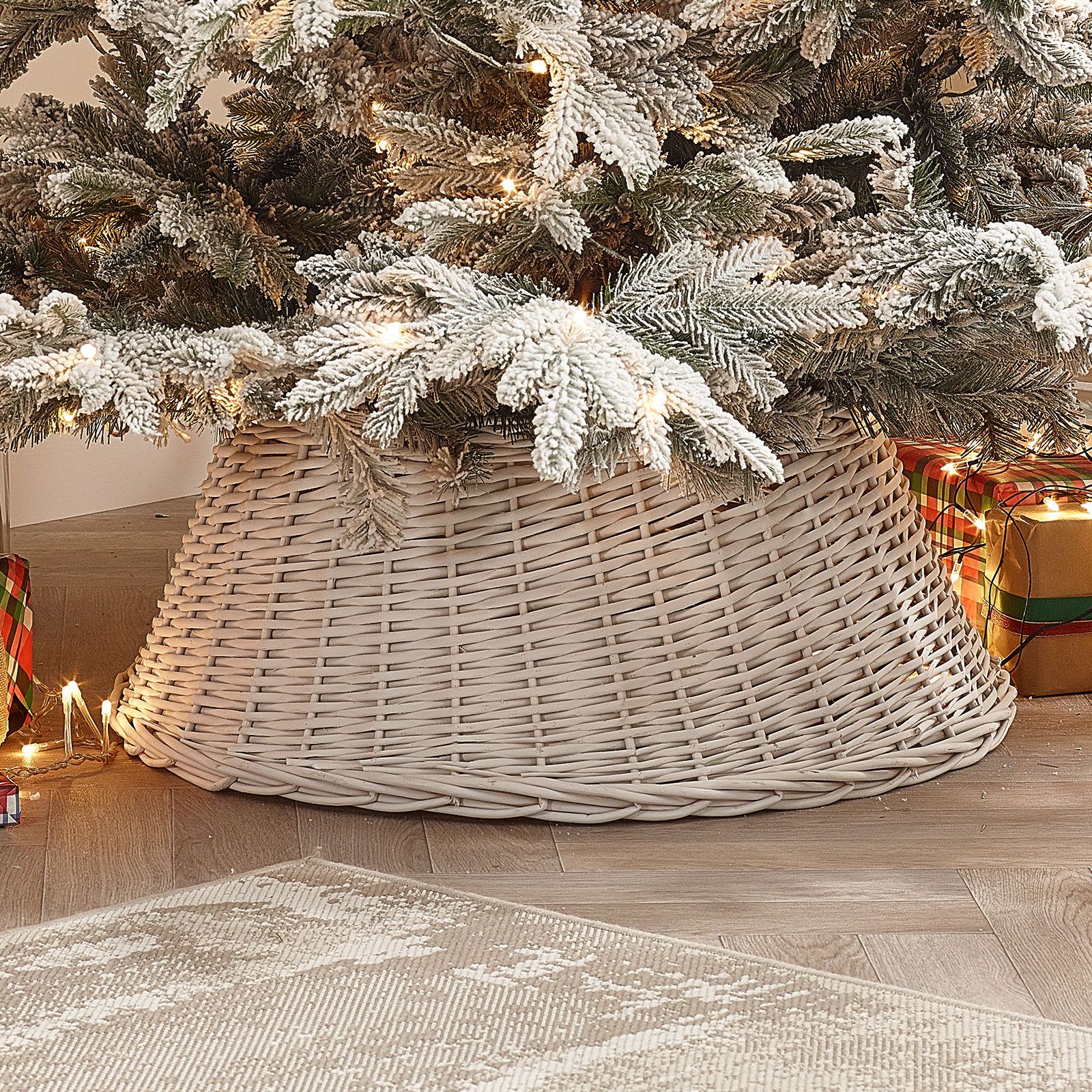 70cm White Wicker Skirt