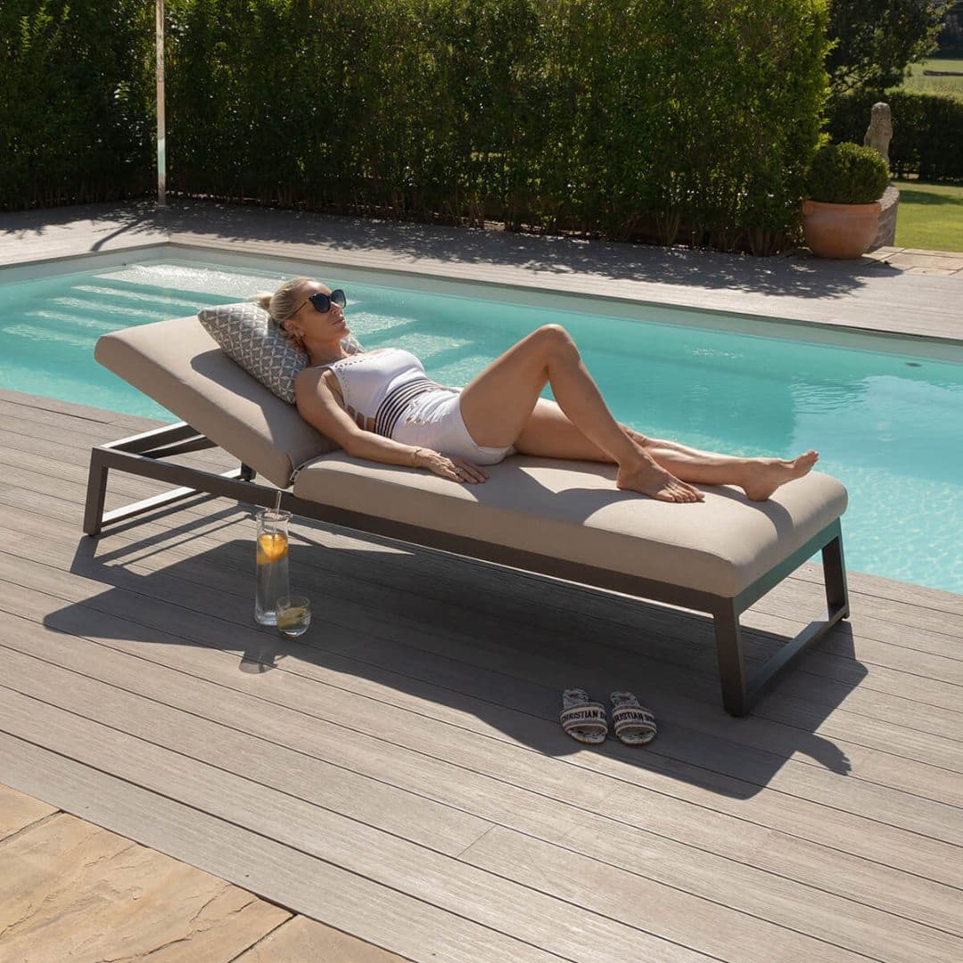 Oatmeal Outdoor Fabric and Grey Aluminium Sunlounger #colour_oatmeal
