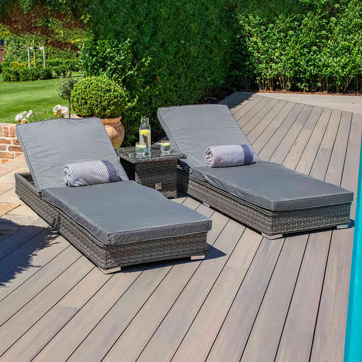 Grey rattan double sunlounger set with side table