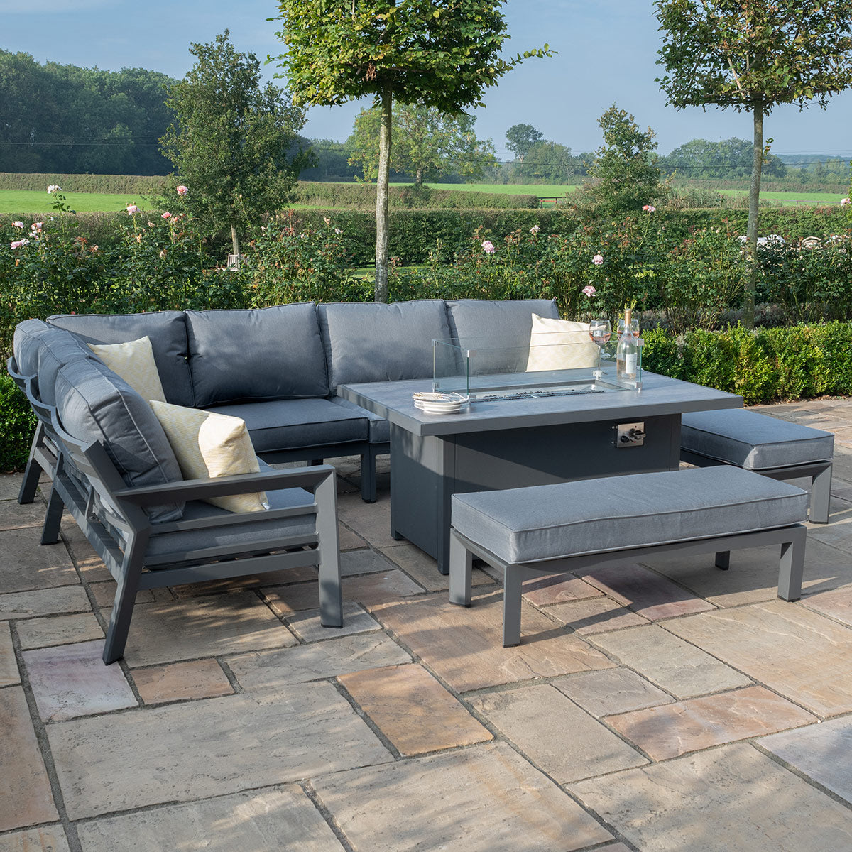 New York Corner Dining Set With Fire Pit Table
